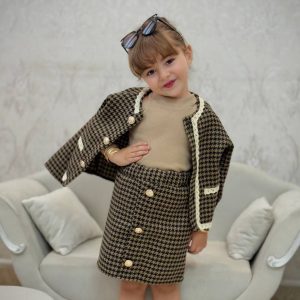 سه تیکه کت دامن و تیشرت (۵ تا ۸ سال)